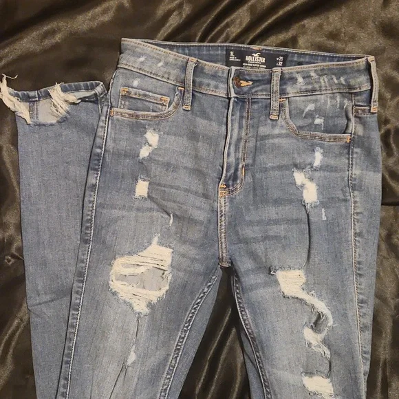 Hollister Jeans - Picture 3 of 15